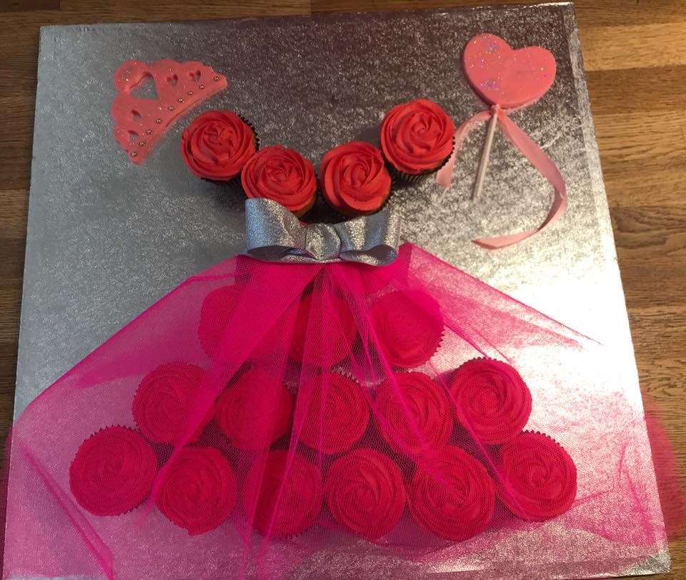 Pull apart cupcakes in the theme of a dress  Cupcake Gallery