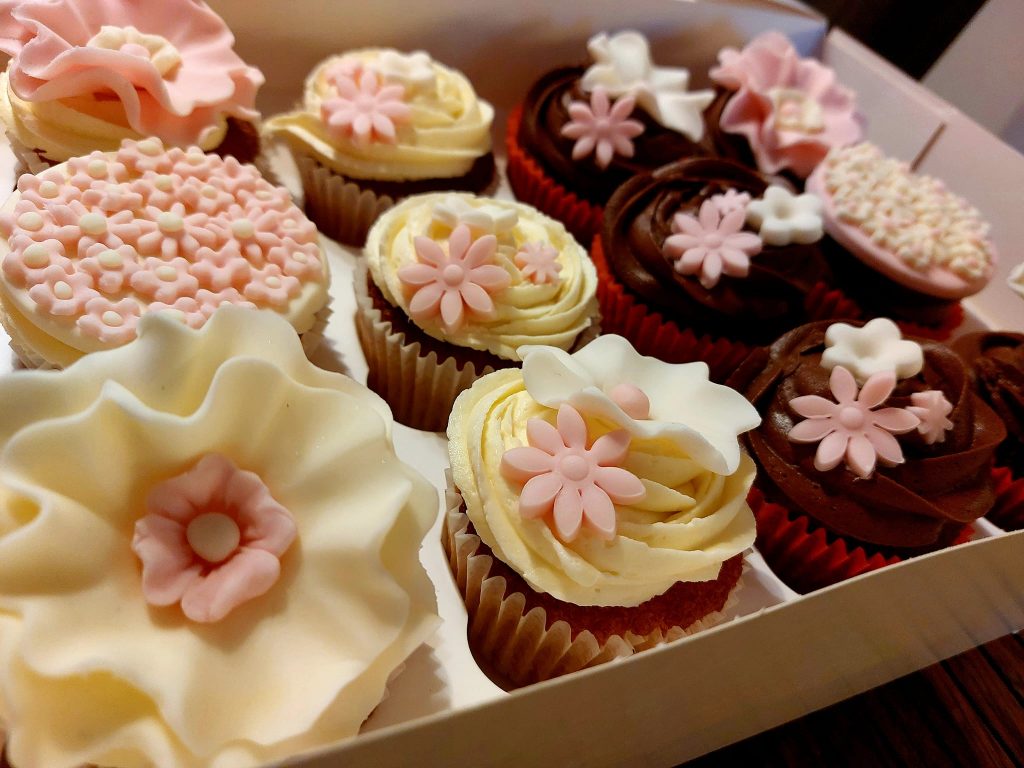 Cupcakes with fondant flowers on top 