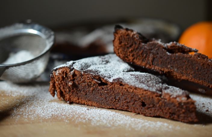 slice of cholate cake 