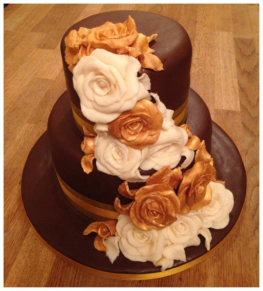 gold roses cake