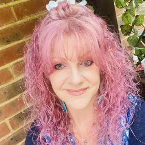 About - picture of Karen Bradley founder of creative cakes by kaz 